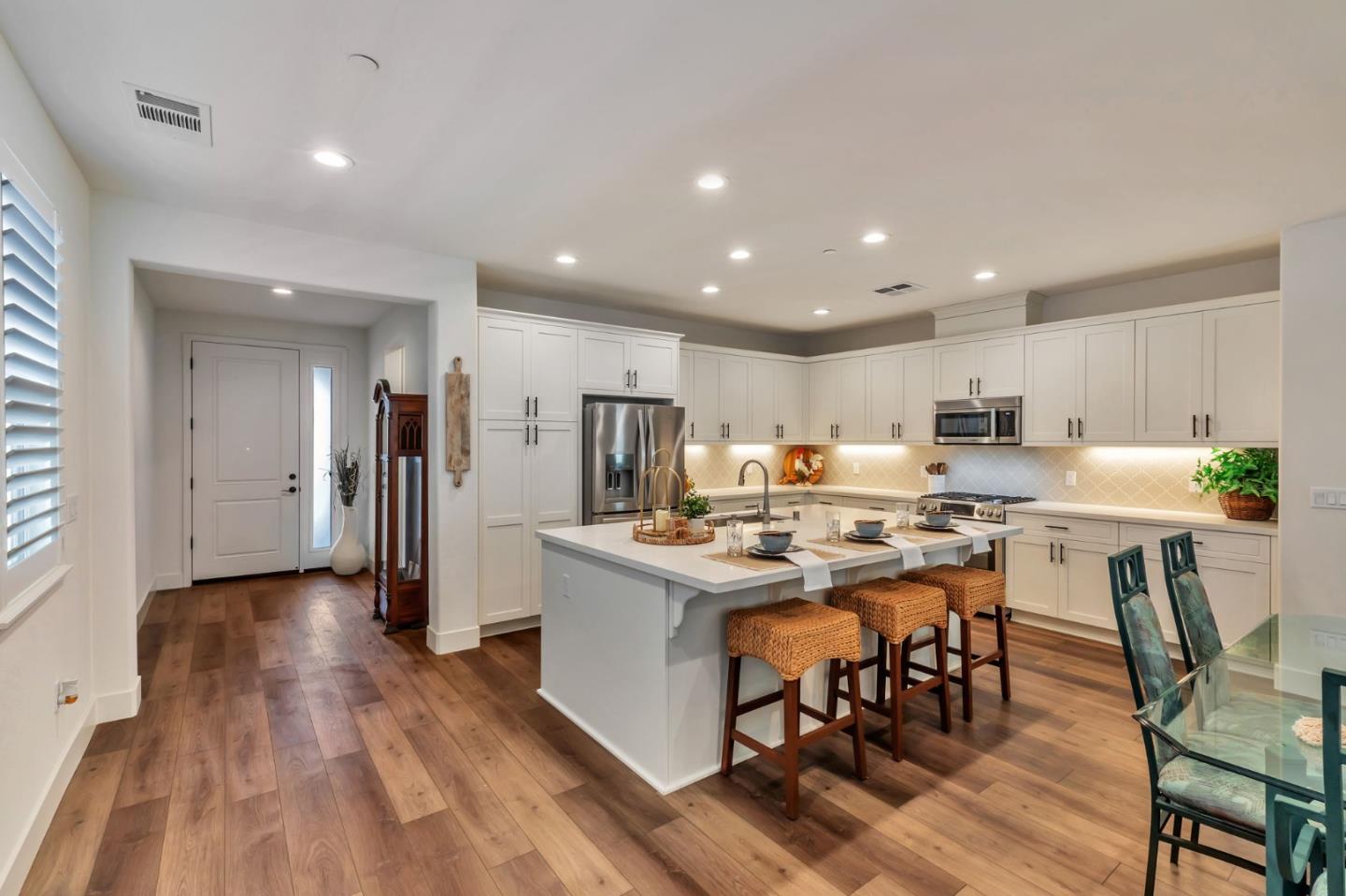 Detail Gallery Image 10 of 36 For 2071 Santoro Way, Hollister,  CA 95023 - 2 Beds | 2 Baths