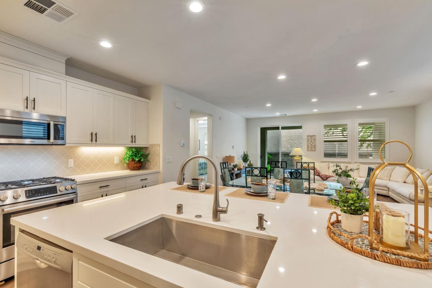 Detail Gallery Image 13 of 36 For 2071 Santoro Way, Hollister,  CA 95023 - 2 Beds | 2 Baths