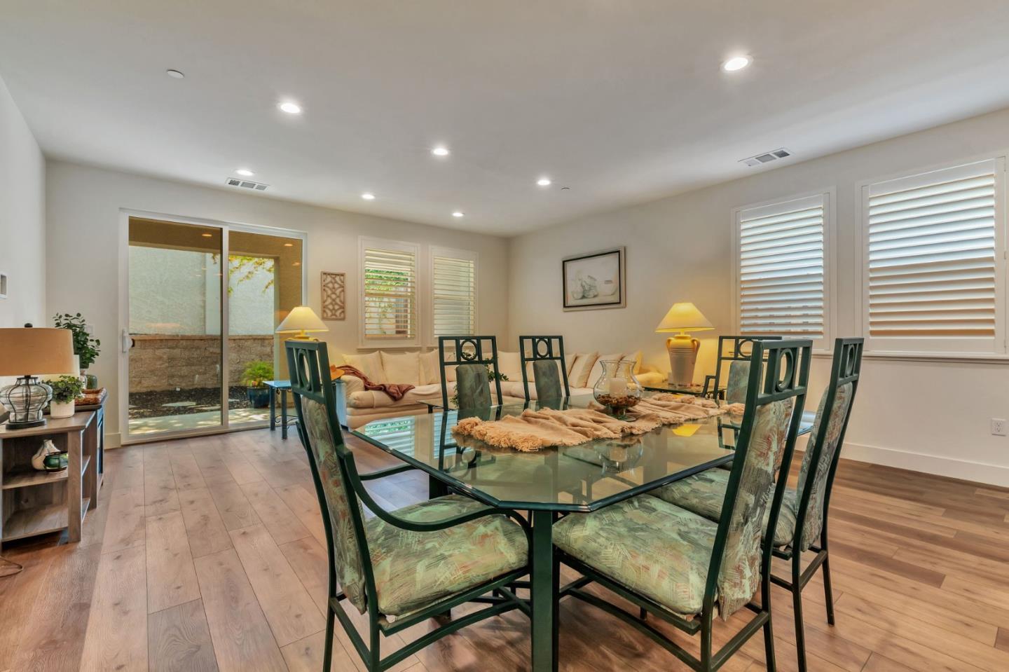 Detail Gallery Image 15 of 36 For 2071 Santoro Way, Hollister,  CA 95023 - 2 Beds | 2 Baths