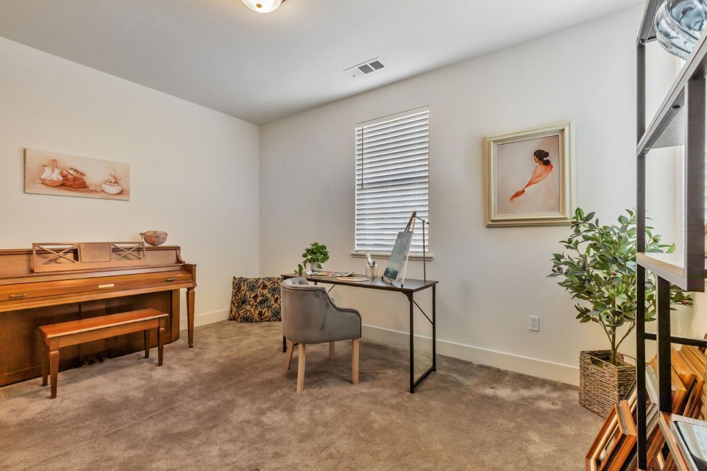 Detail Gallery Image 18 of 36 For 2071 Santoro Way, Hollister,  CA 95023 - 2 Beds | 2 Baths