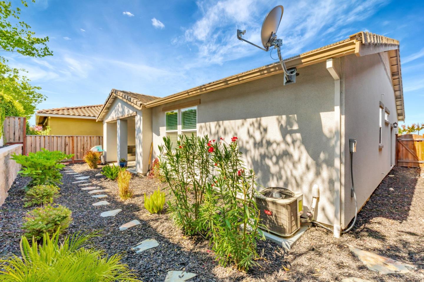Detail Gallery Image 28 of 36 For 2071 Santoro Way, Hollister,  CA 95023 - 2 Beds | 2 Baths