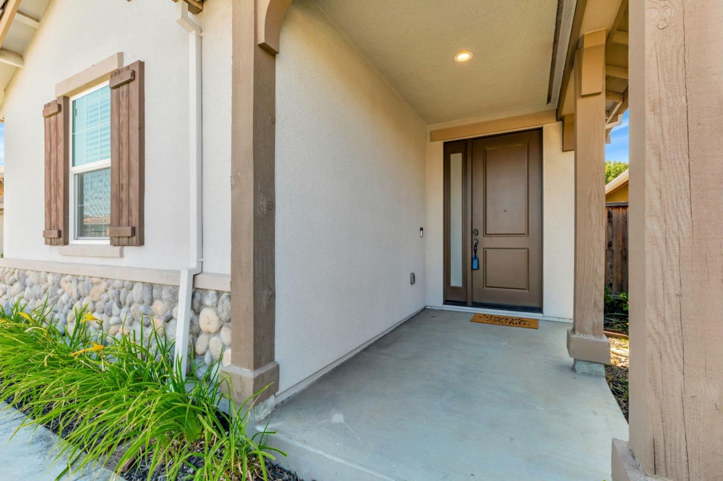 Detail Gallery Image 3 of 36 For 2071 Santoro Way, Hollister,  CA 95023 - 2 Beds | 2 Baths