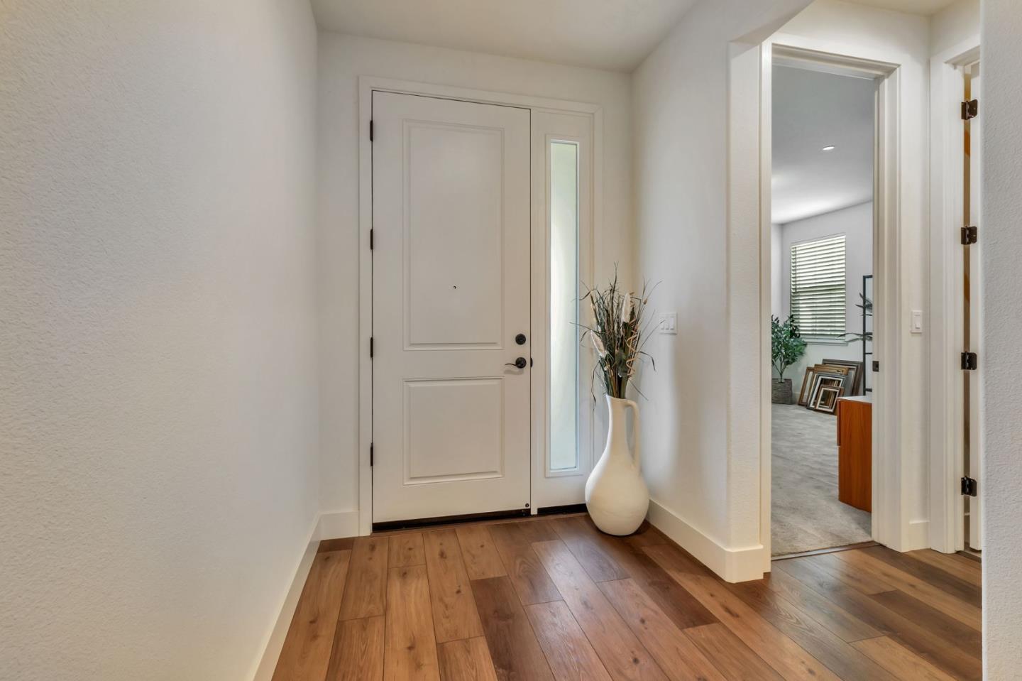 Detail Gallery Image 4 of 36 For 2071 Santoro Way, Hollister,  CA 95023 - 2 Beds | 2 Baths