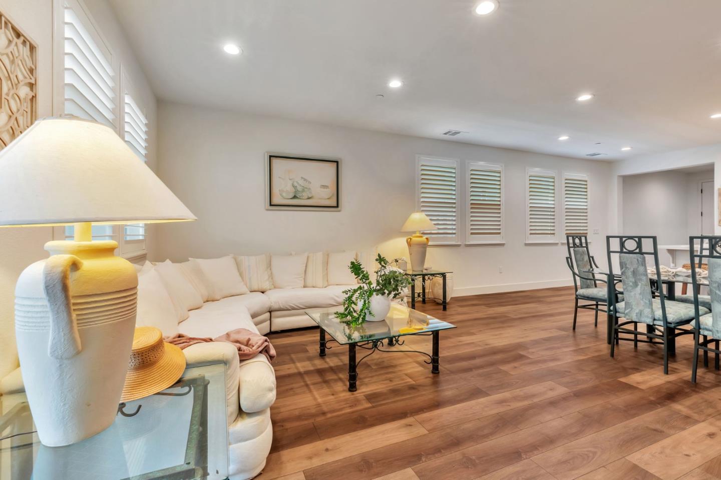Detail Gallery Image 7 of 36 For 2071 Santoro Way, Hollister,  CA 95023 - 2 Beds | 2 Baths