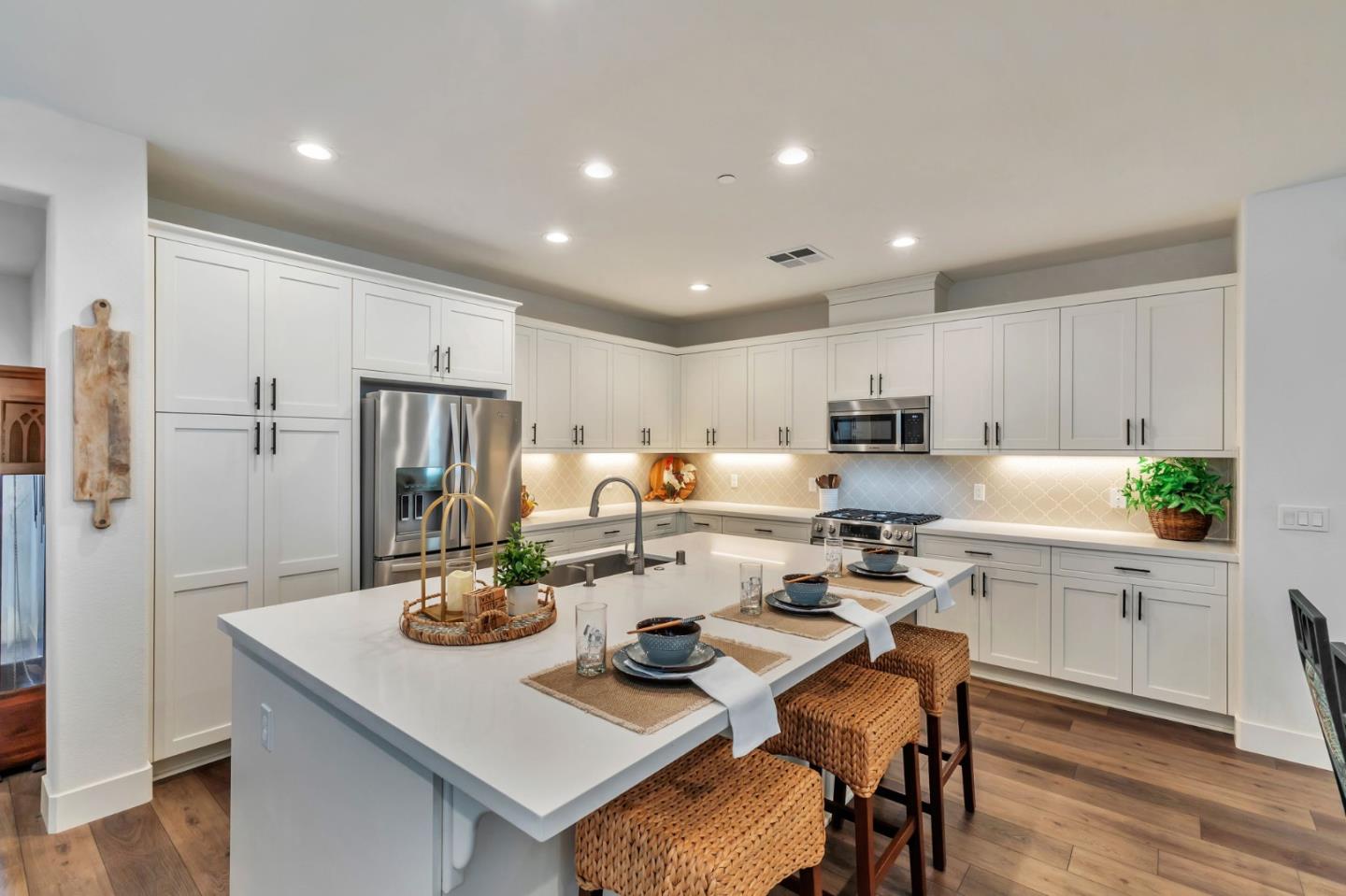 Detail Gallery Image 8 of 36 For 2071 Santoro Way, Hollister,  CA 95023 - 2 Beds | 2 Baths