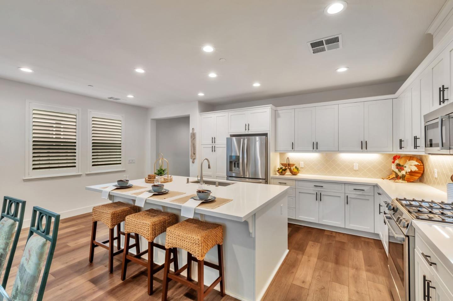 Detail Gallery Image 9 of 36 For 2071 Santoro Way, Hollister,  CA 95023 - 2 Beds | 2 Baths