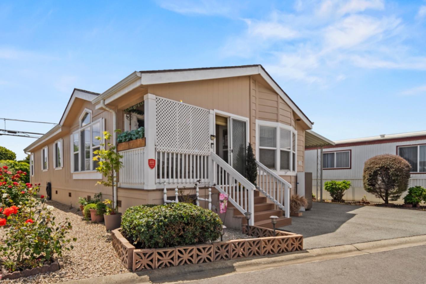 Detail Gallery Image 2 of 31 For 55 San Juan Grade Rd #100,  Salinas,  CA 93906 - 2 Beds | 2 Baths