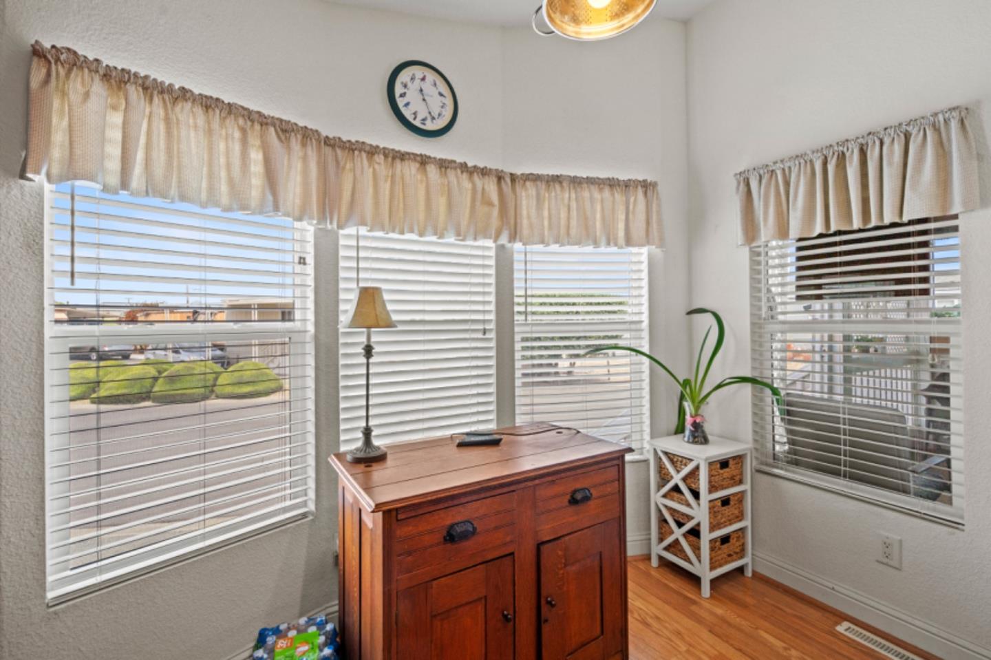 Detail Gallery Image 6 of 31 For 55 San Juan Grade Rd #100,  Salinas,  CA 93906 - 2 Beds | 2 Baths