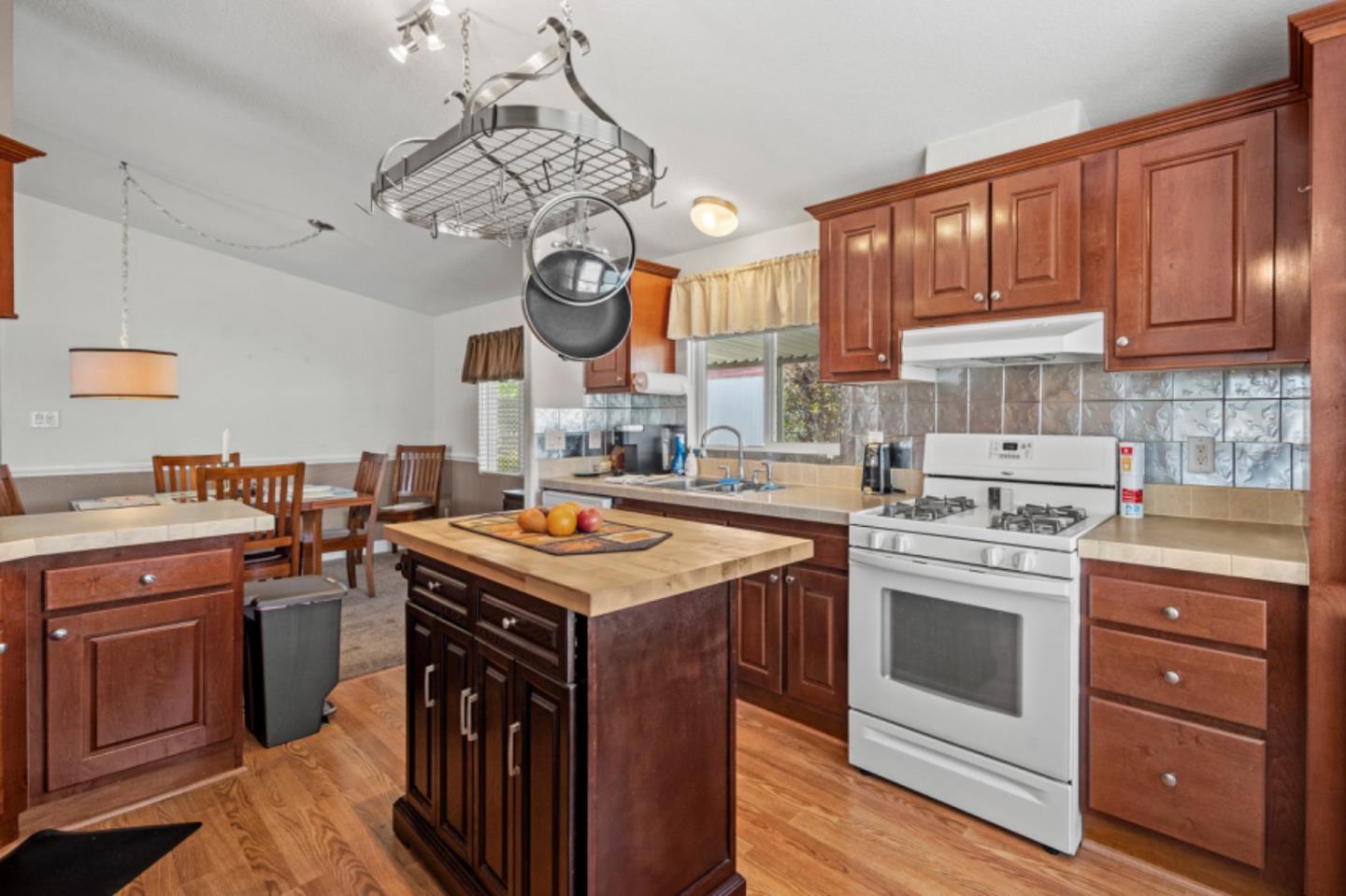 Detail Gallery Image 8 of 31 For 55 San Juan Grade Rd #100,  Salinas,  CA 93906 - 2 Beds | 2 Baths