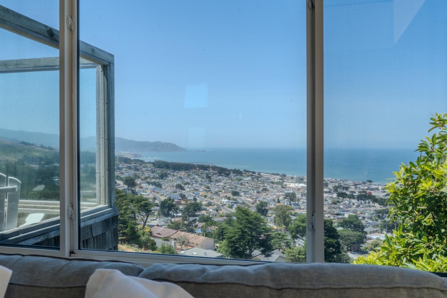 Detail Gallery Image 13 of 55 For 262 Beachview Ave #5,  Pacifica,  CA 94044 - 2 Beds | 2/1 Baths