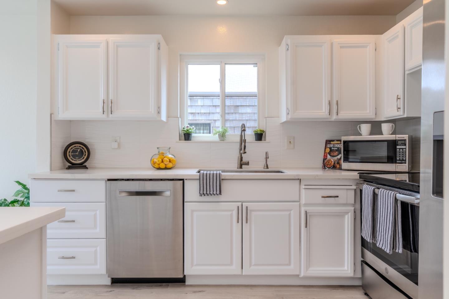 Detail Gallery Image 15 of 55 For 262 Beachview Ave #5,  Pacifica,  CA 94044 - 2 Beds | 2/1 Baths