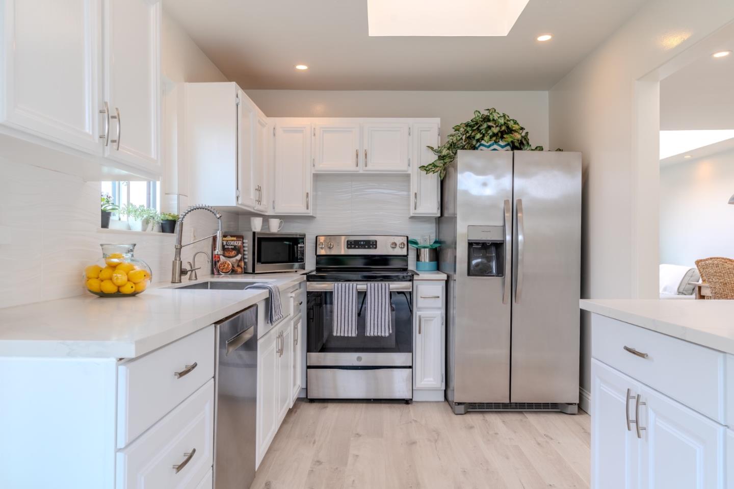 Detail Gallery Image 16 of 55 For 262 Beachview Ave #5,  Pacifica,  CA 94044 - 2 Beds | 2/1 Baths
