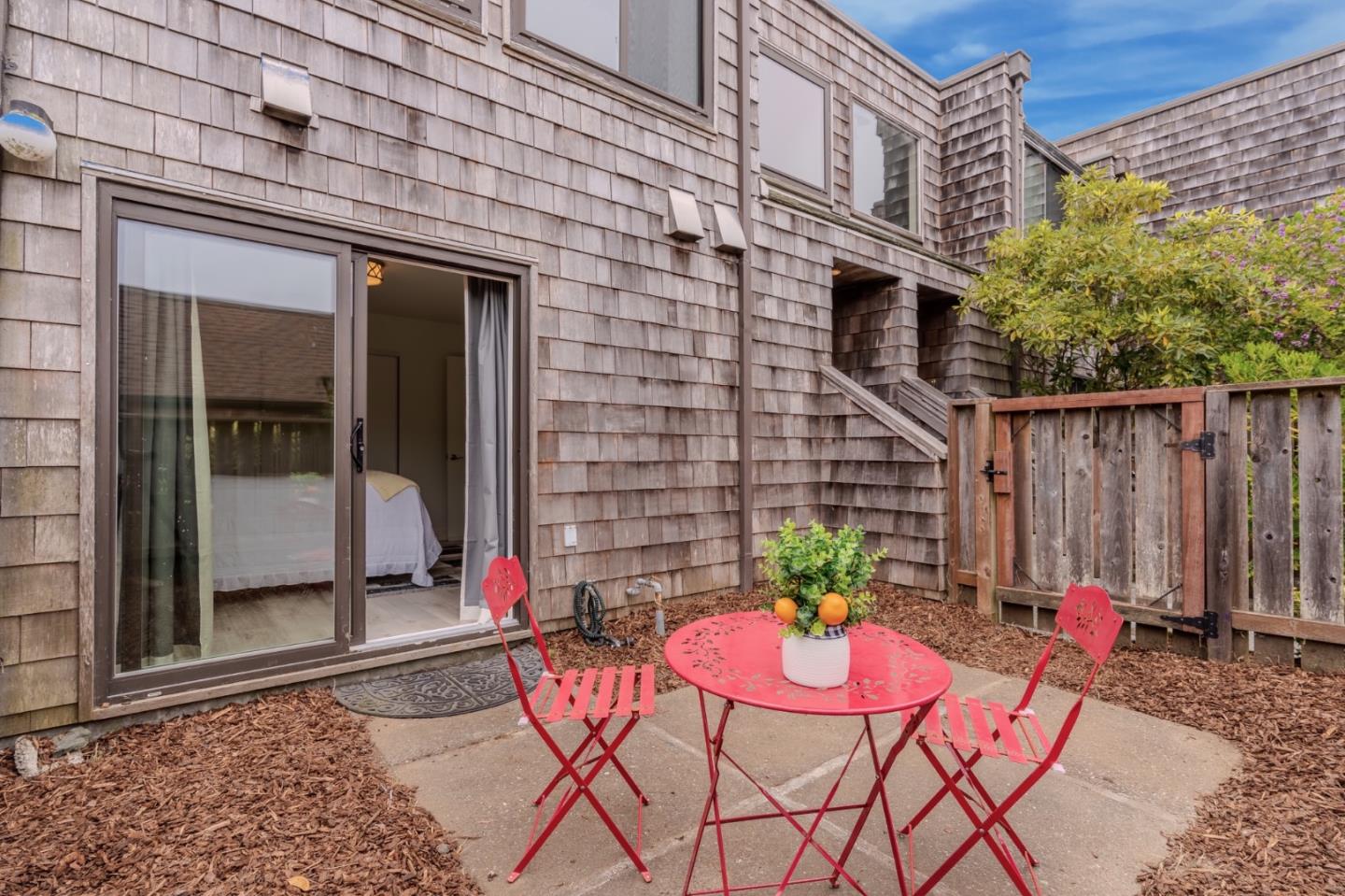 Detail Gallery Image 25 of 55 For 262 Beachview Ave #5,  Pacifica,  CA 94044 - 2 Beds | 2/1 Baths