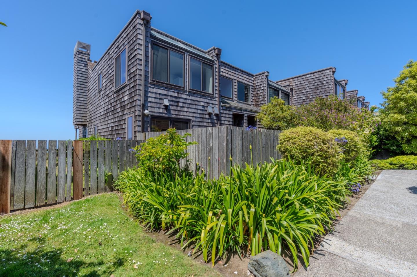Detail Gallery Image 3 of 55 For 262 Beachview Ave #5,  Pacifica,  CA 94044 - 2 Beds | 2/1 Baths