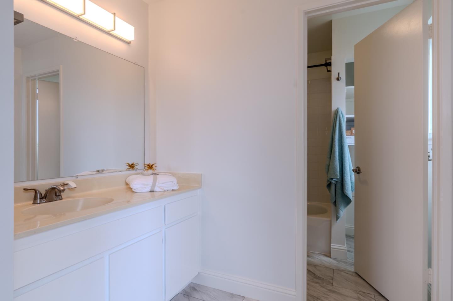Detail Gallery Image 33 of 55 For 262 Beachview Ave #5,  Pacifica,  CA 94044 - 2 Beds | 2/1 Baths