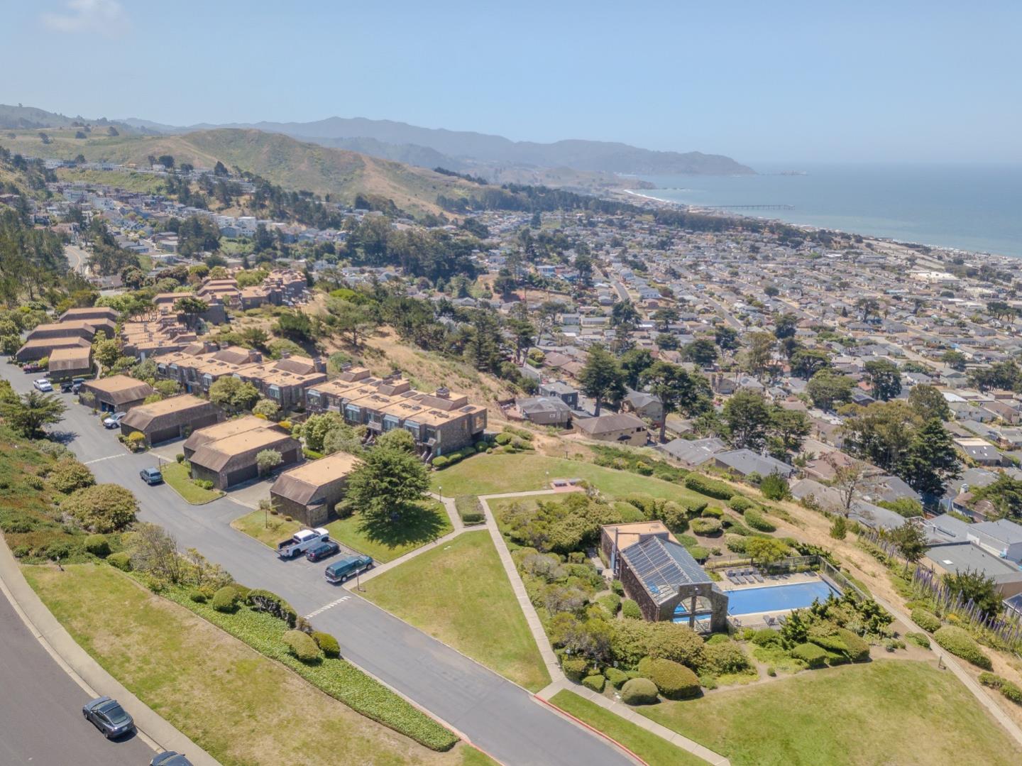 Detail Gallery Image 48 of 55 For 262 Beachview Ave #5,  Pacifica,  CA 94044 - 2 Beds | 2/1 Baths