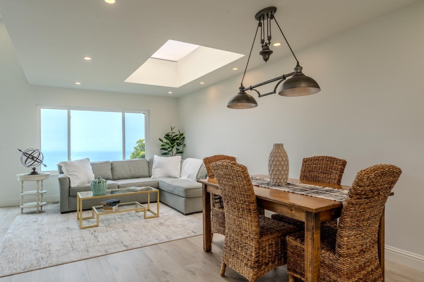 Detail Gallery Image 8 of 55 For 262 Beachview Ave #5,  Pacifica,  CA 94044 - 2 Beds | 2/1 Baths