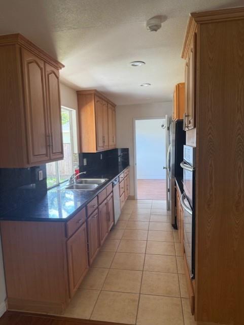 Detail Gallery Image 10 of 28 For 1126 Alvernaz Dr, San Jose,  CA 95121 - 4 Beds | 2/1 Baths