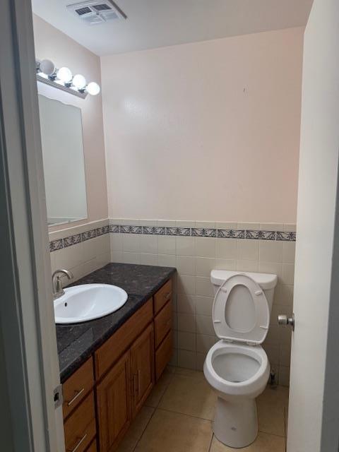 Detail Gallery Image 15 of 28 For 1126 Alvernaz Dr, San Jose,  CA 95121 - 4 Beds | 2/1 Baths