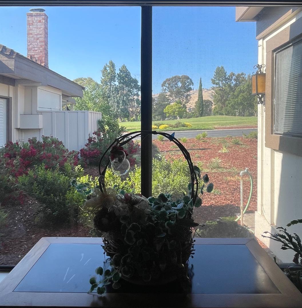 Detail Gallery Image 4 of 15 For 6098 Montgomery Ct, San Jose,  CA 95135 - 2 Beds | 2 Baths