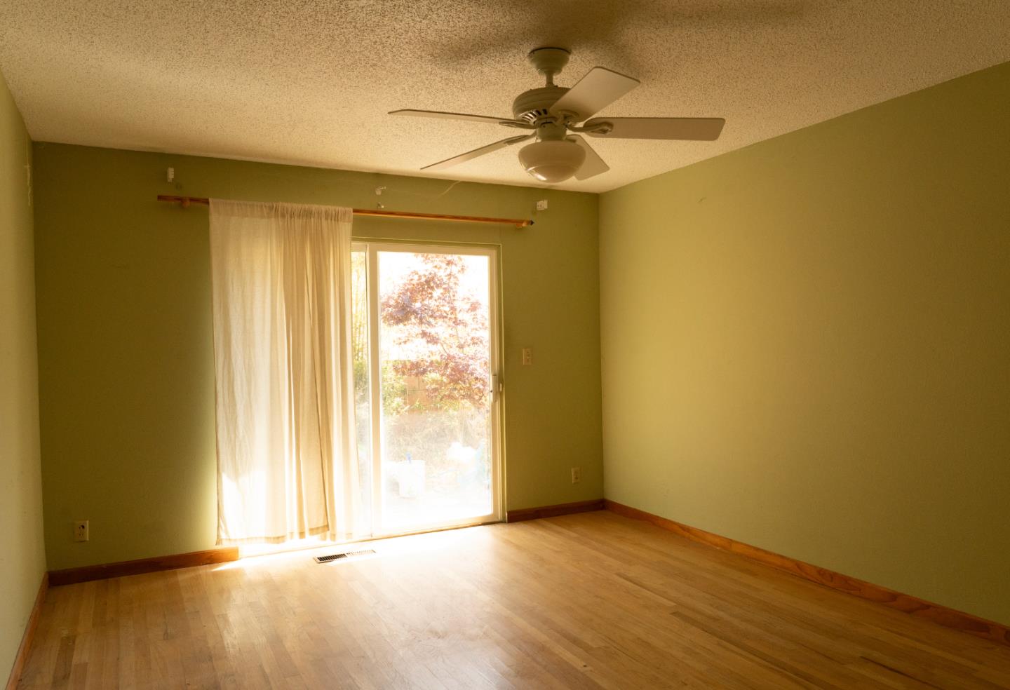 Detail Gallery Image 5 of 14 For 3462 Outlook Ct, San Jose,  CA 95132 - 3 Beds | 2 Baths