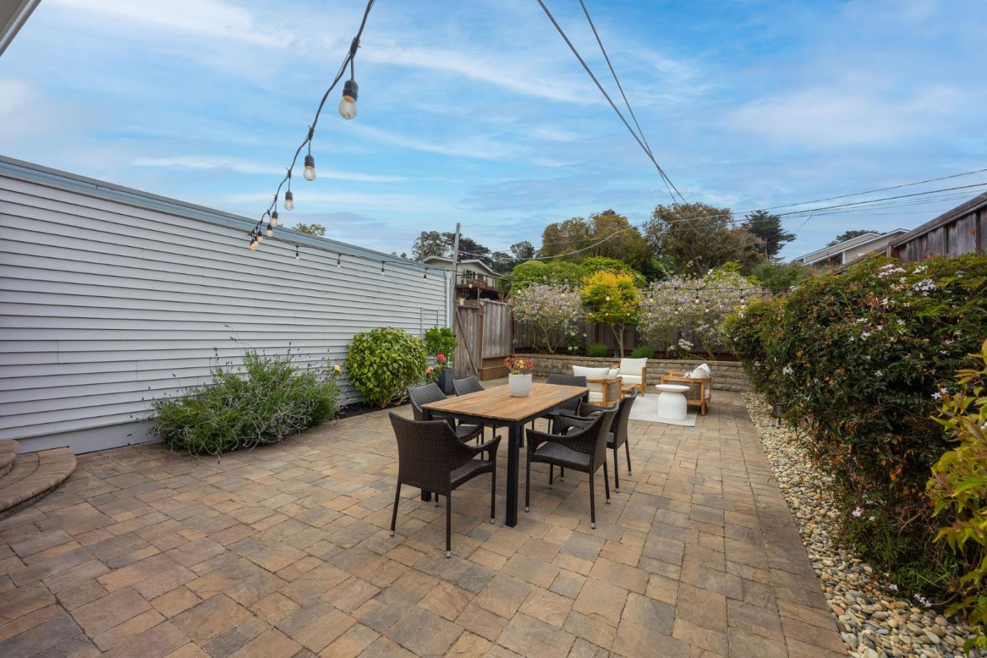 Detail Gallery Image 12 of 42 For 475 4th St, Montara,  CA 94037 - 3 Beds | 2 Baths