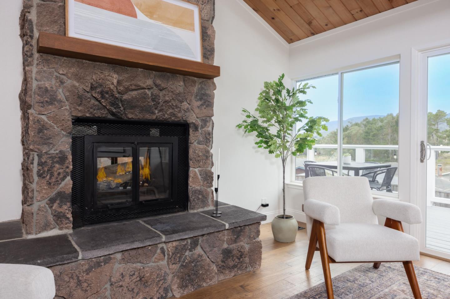 Detail Gallery Image 17 of 42 For 475 4th St, Montara,  CA 94037 - 3 Beds | 2 Baths