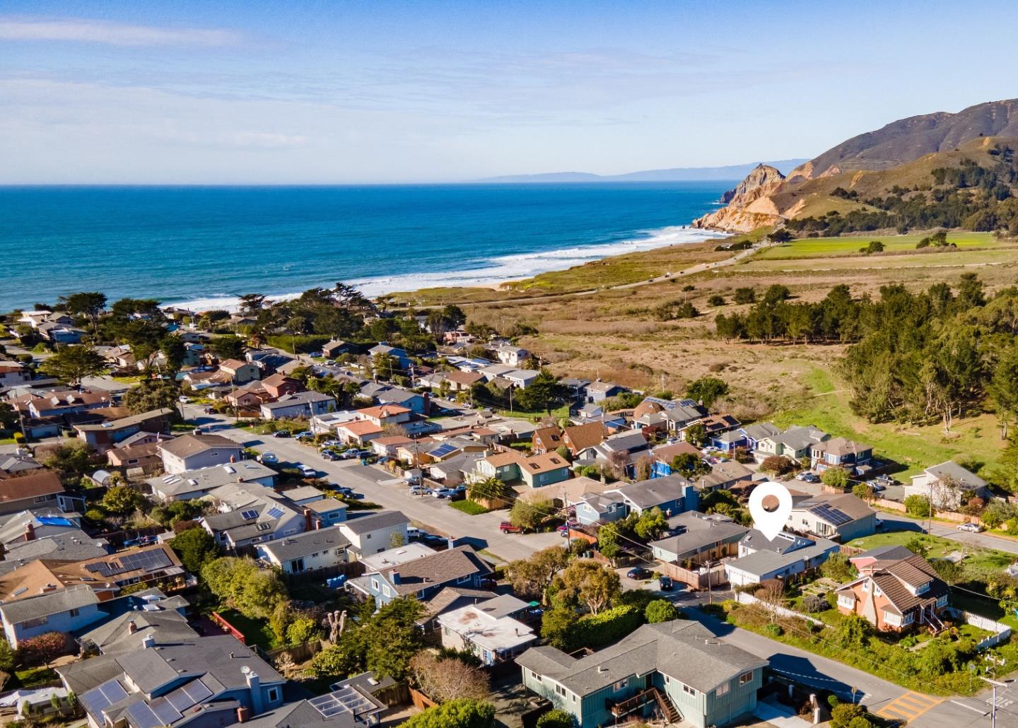 Detail Gallery Image 2 of 42 For 475 4th St, Montara,  CA 94037 - 3 Beds | 2 Baths