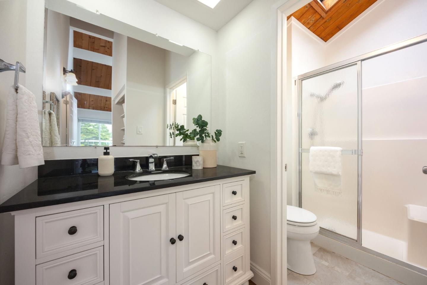 Detail Gallery Image 29 of 42 For 475 4th St, Montara,  CA 94037 - 3 Beds | 2 Baths