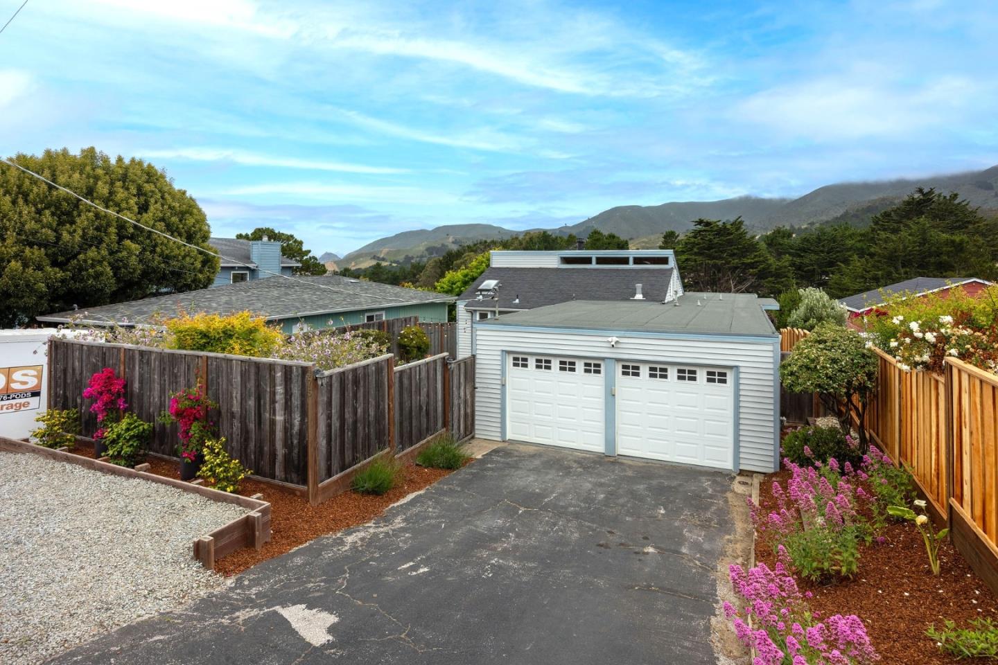 Detail Gallery Image 3 of 42 For 475 4th St, Montara,  CA 94037 - 3 Beds | 2 Baths