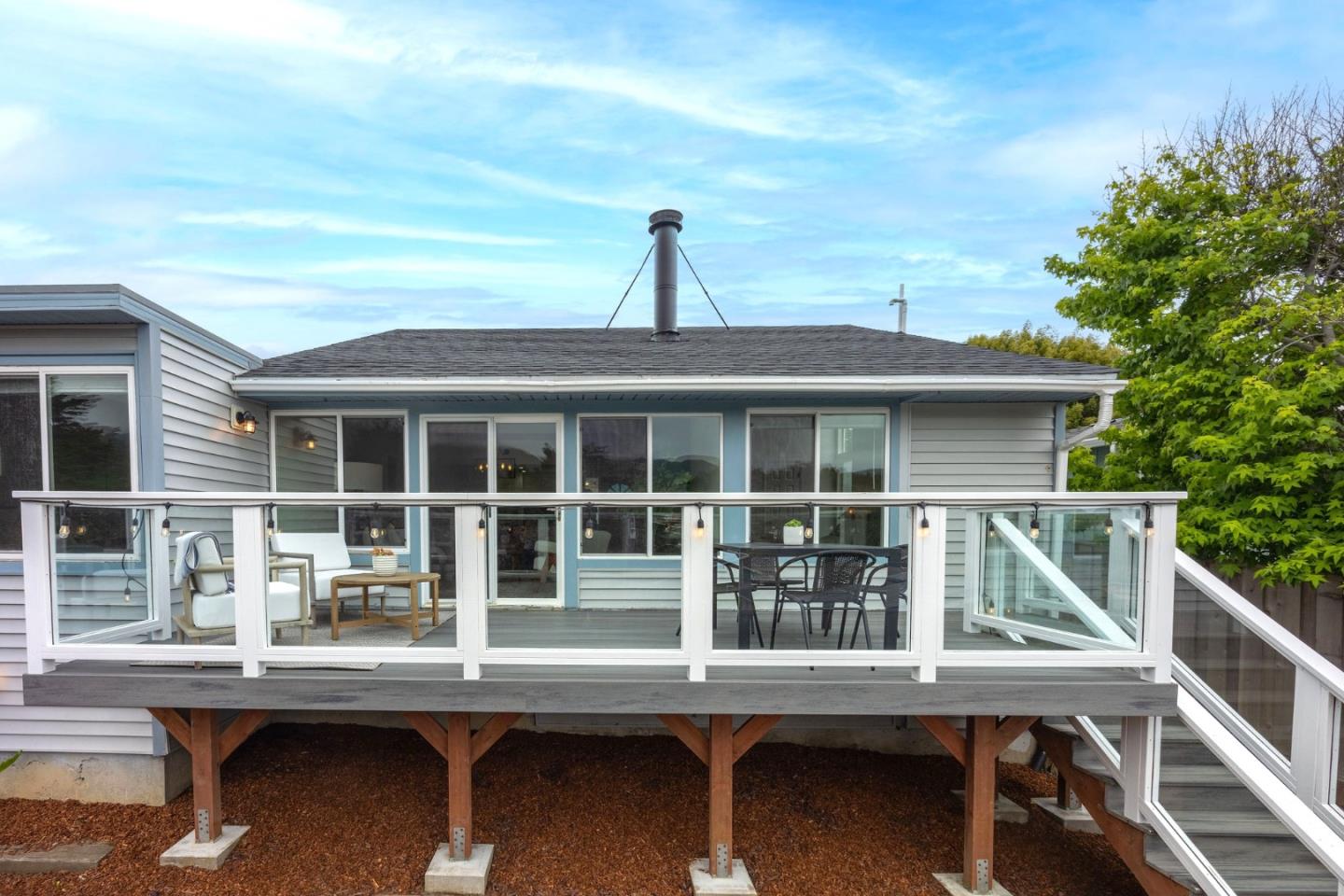 Detail Gallery Image 5 of 42 For 475 4th St, Montara,  CA 94037 - 3 Beds | 2 Baths