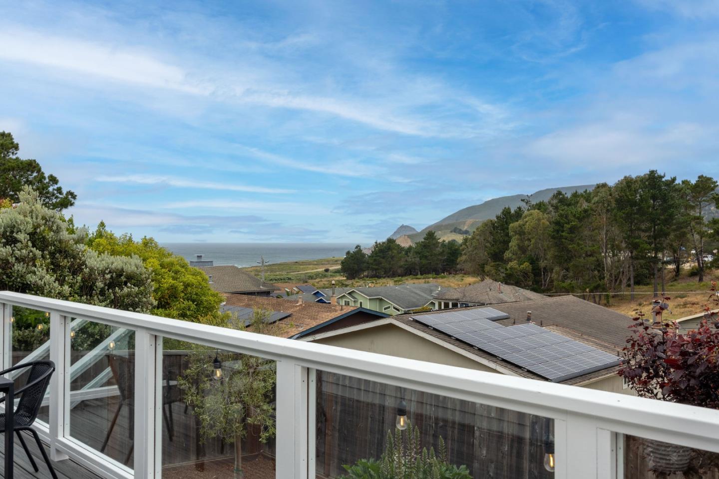 Detail Gallery Image 6 of 42 For 475 4th St, Montara,  CA 94037 - 3 Beds | 2 Baths