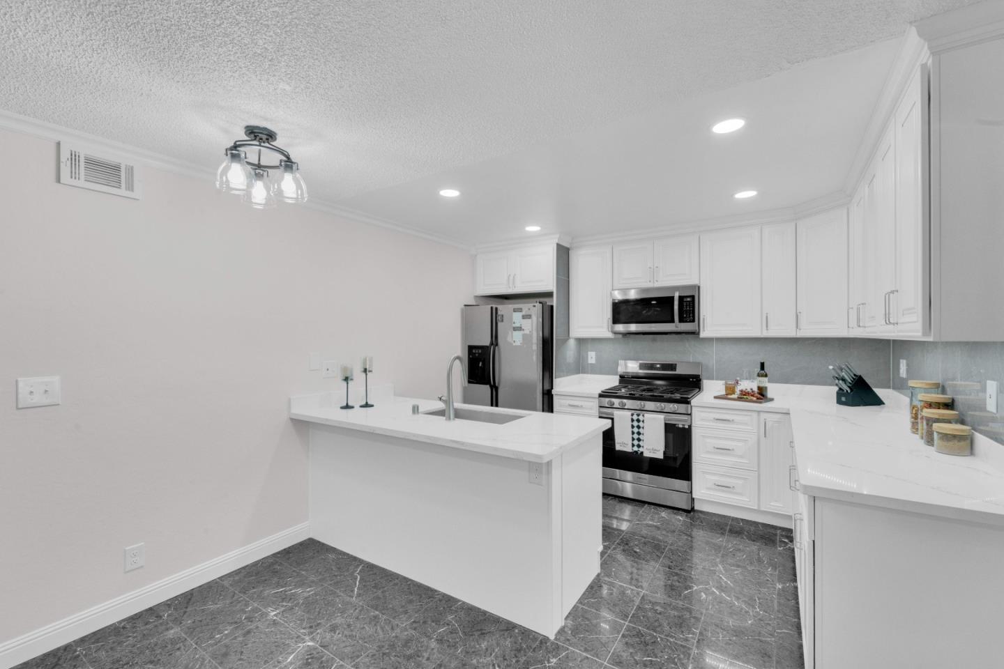 Detail Gallery Image 10 of 17 For 5614 Calmor Ave #1,  San Jose,  CA 95123 - 2 Beds | 1 Baths