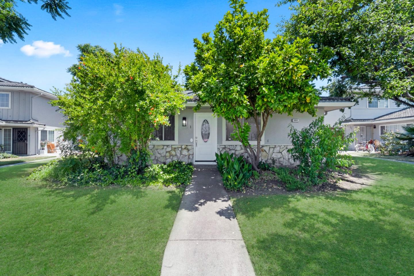 Detail Gallery Image 2 of 17 For 5614 Calmor Ave #1,  San Jose,  CA 95123 - 2 Beds | 1 Baths