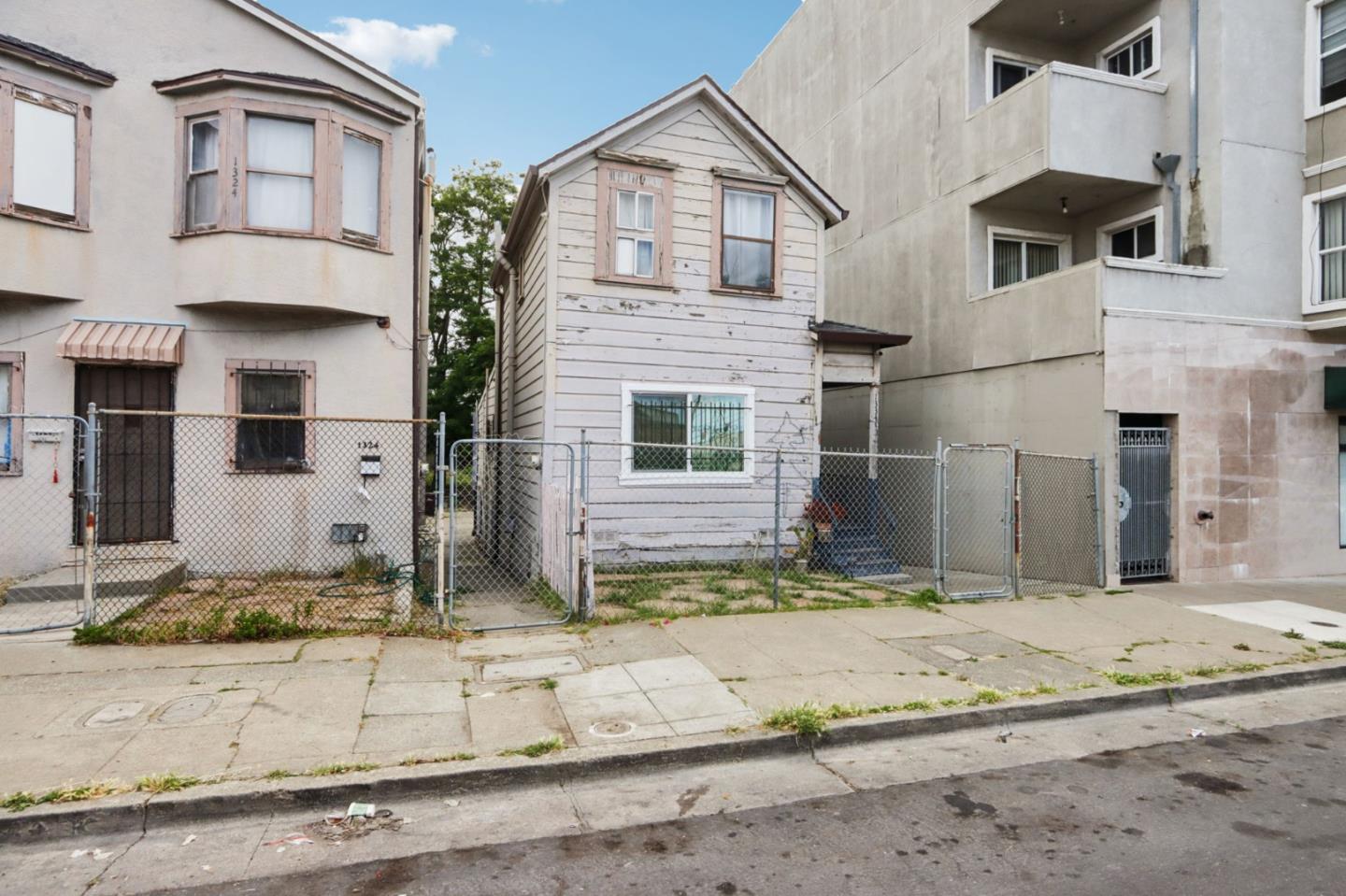 Detail Gallery Image 3 of 12 For 1334 E 15th St, Oakland,  CA 94606 - – Beds | – Baths
