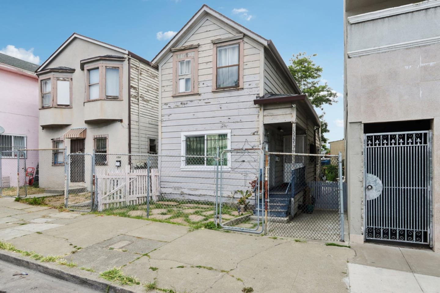 Detail Gallery Image 4 of 12 For 1334 E 15th St, Oakland,  CA 94606 - – Beds | – Baths