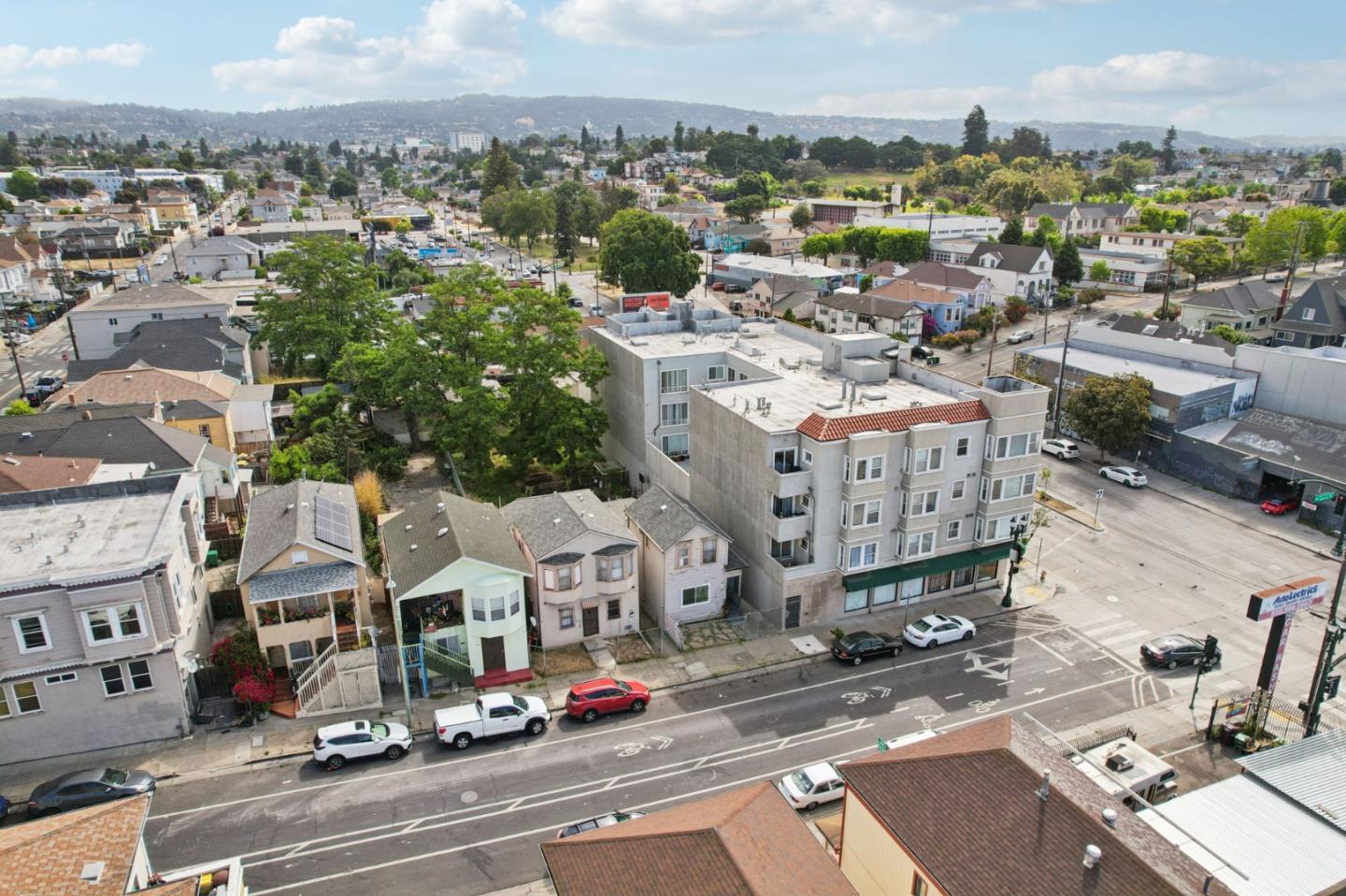 Detail Gallery Image 8 of 12 For 1334 E 15th St, Oakland,  CA 94606 - – Beds | – Baths
