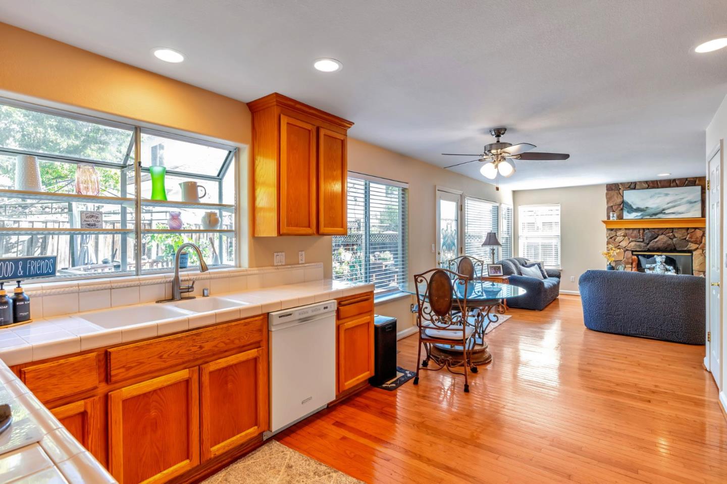 Detail Gallery Image 11 of 43 For 291 Wright Ave, Morgan Hill,  CA 95037 - 4 Beds | 3 Baths