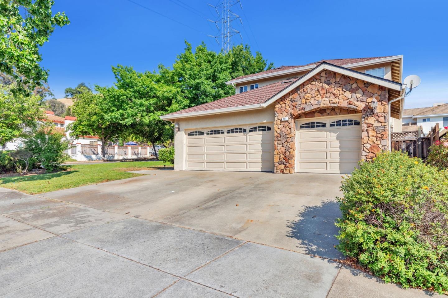 Detail Gallery Image 2 of 43 For 291 Wright Ave, Morgan Hill,  CA 95037 - 4 Beds | 3 Baths