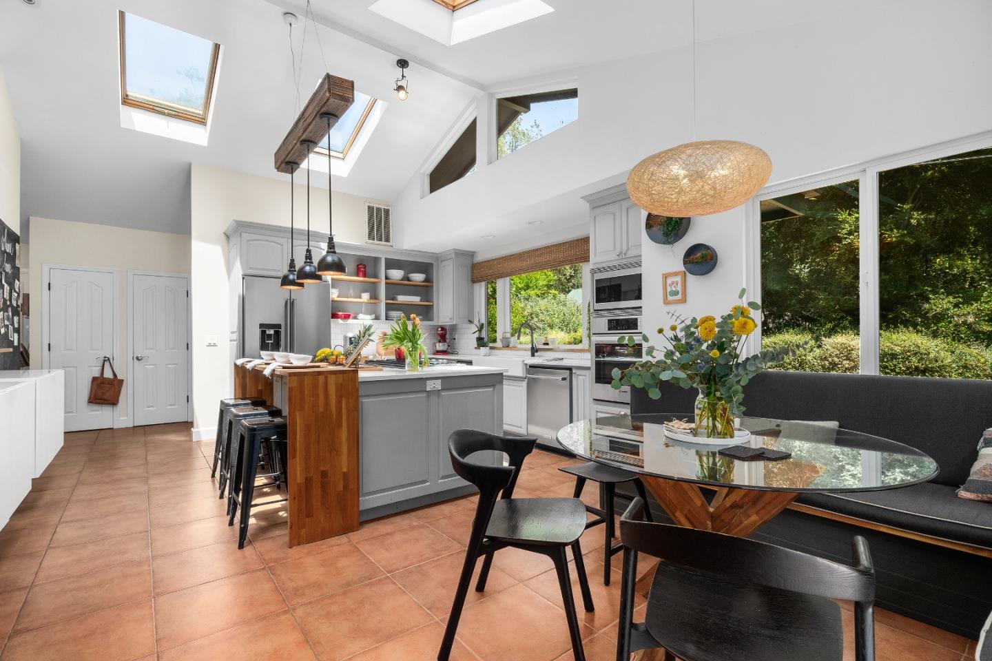 Detail Gallery Image 9 of 73 For 3714 Purling Brook, Soquel,  CA 95073 - 3 Beds | 2/1 Baths
