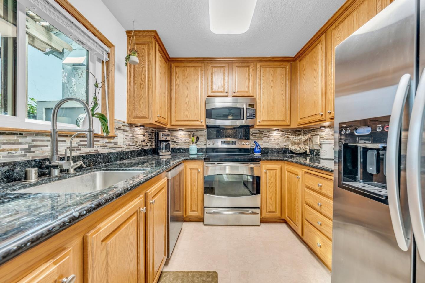 Detail Gallery Image 10 of 30 For 556 Quail Bush Ct, San Jose,  CA 95117 - 2 Beds | 2/1 Baths