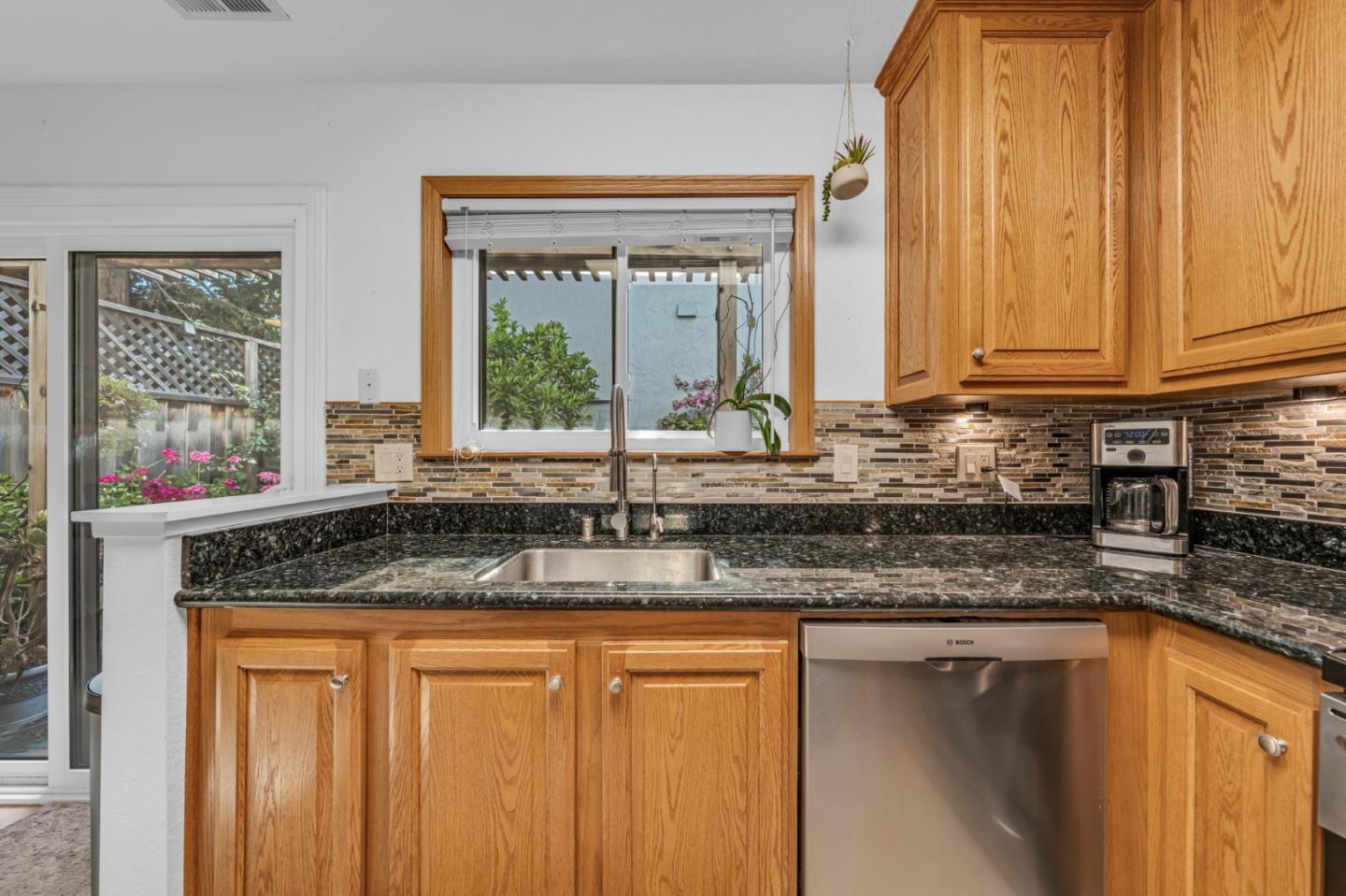 Detail Gallery Image 11 of 30 For 556 Quail Bush Ct, San Jose,  CA 95117 - 2 Beds | 2/1 Baths