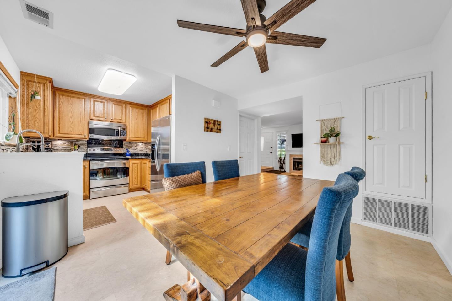 Detail Gallery Image 8 of 30 For 556 Quail Bush Ct, San Jose,  CA 95117 - 2 Beds | 2/1 Baths