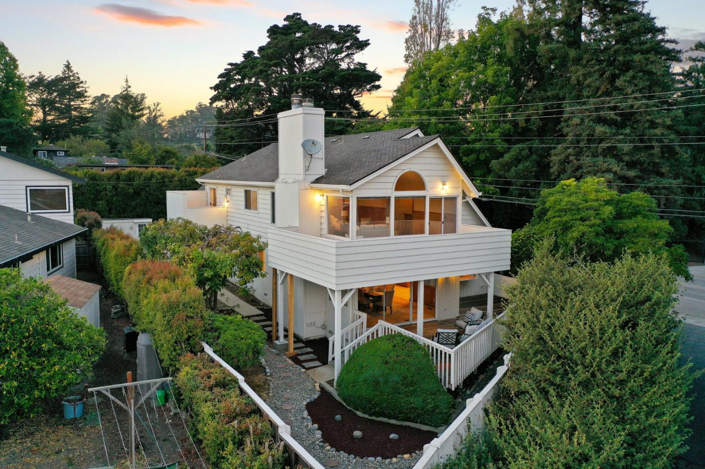 Detail Gallery Image 1 of 77 For 623 High St, Santa Cruz,  CA 95060 - 4 Beds | 3 Baths