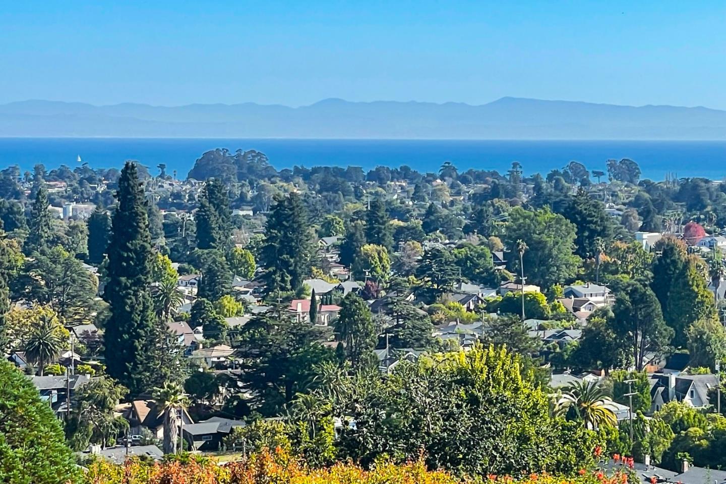 Detail Gallery Image 3 of 77 For 623 High St, Santa Cruz,  CA 95060 - 4 Beds | 3 Baths