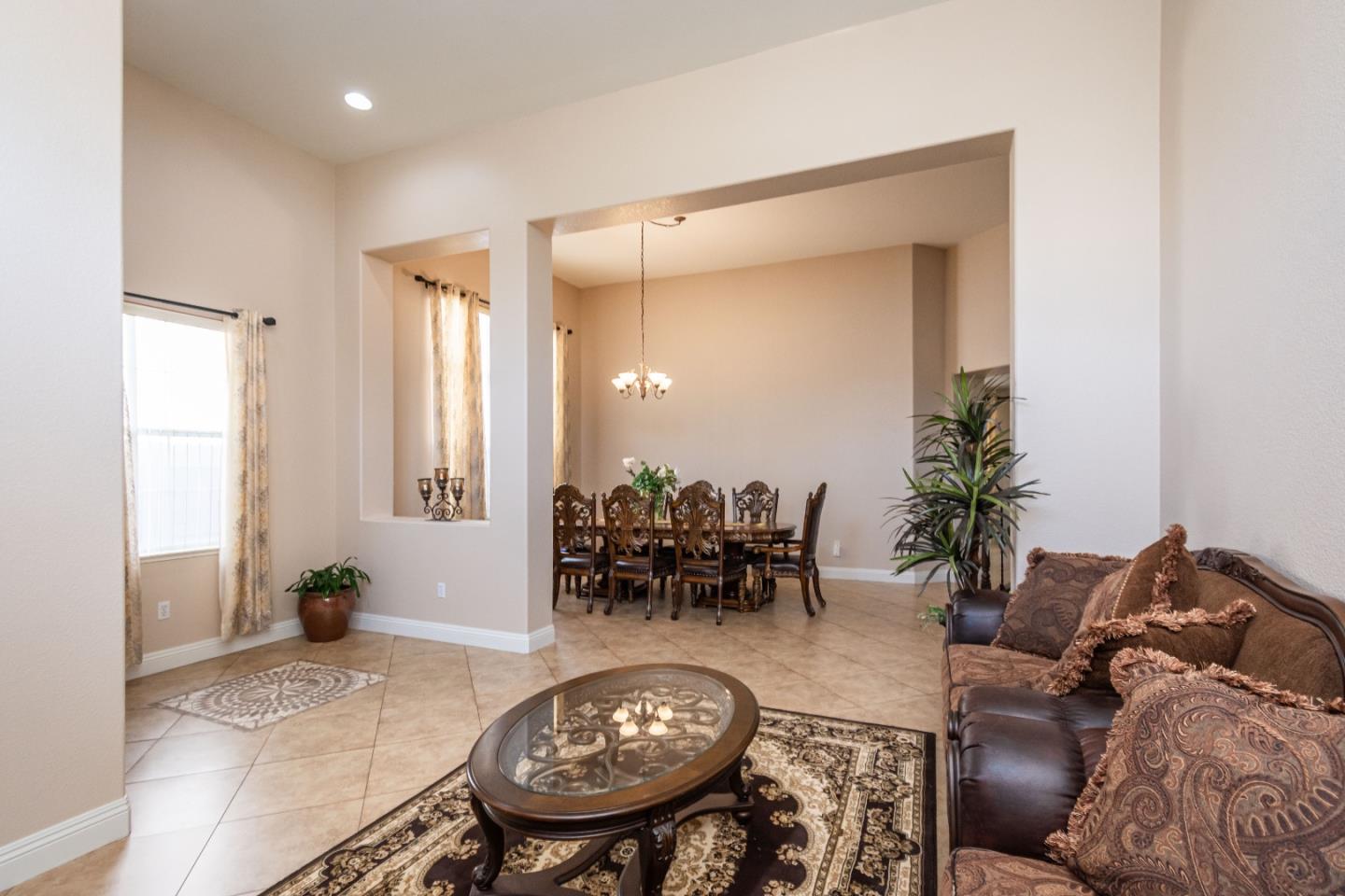 Detail Gallery Image 11 of 70 For 7150 Lyne Bay Dr, Roseville,  CA 95747 - 5 Beds | 3 Baths