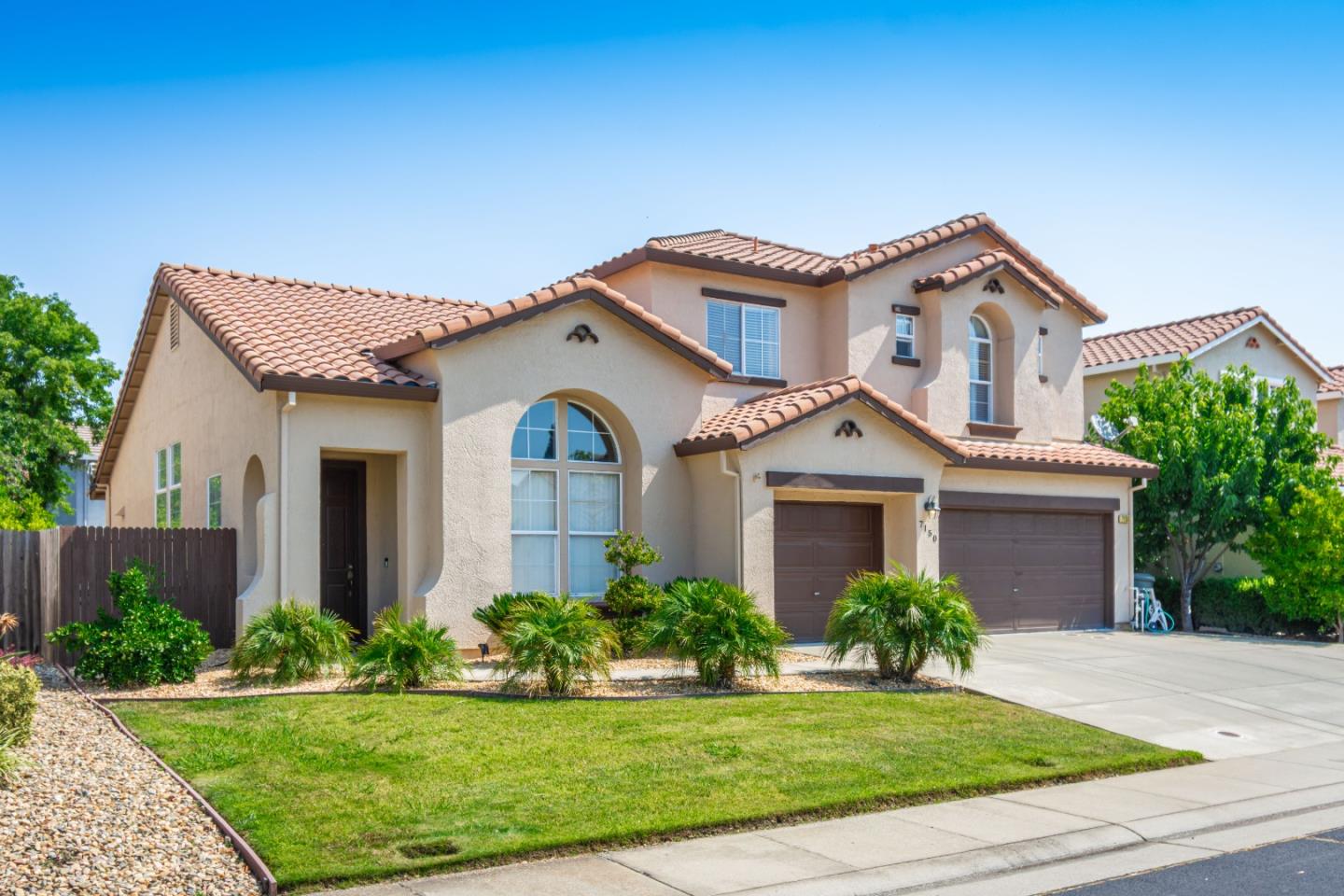 Detail Gallery Image 2 of 70 For 7150 Lyne Bay Dr, Roseville,  CA 95747 - 5 Beds | 3 Baths