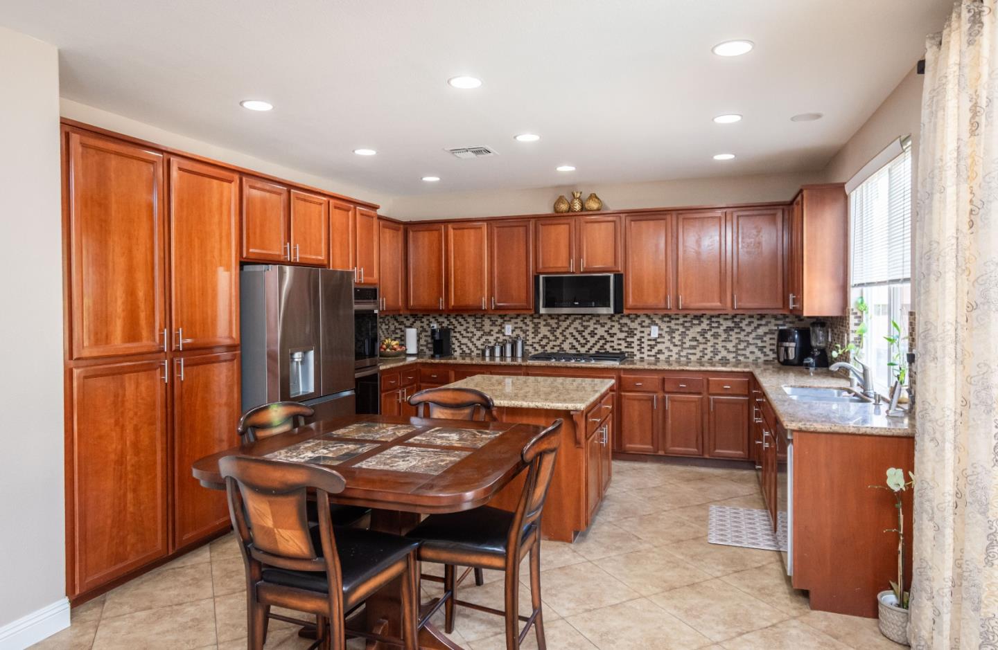 Detail Gallery Image 24 of 70 For 7150 Lyne Bay Dr, Roseville,  CA 95747 - 5 Beds | 3 Baths