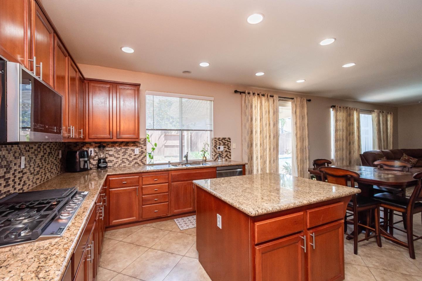 Detail Gallery Image 29 of 70 For 7150 Lyne Bay Dr, Roseville,  CA 95747 - 5 Beds | 3 Baths