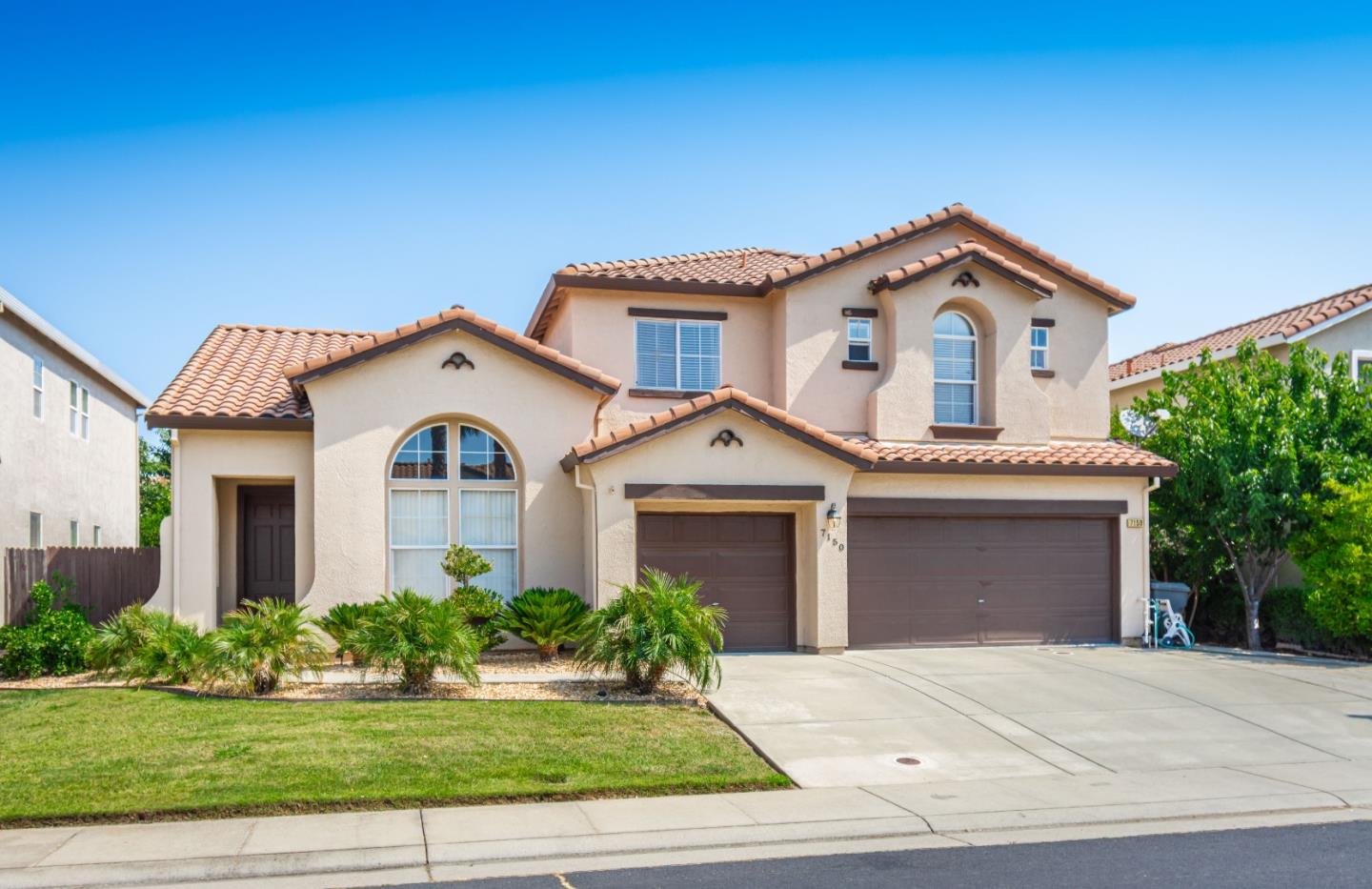 Detail Gallery Image 3 of 70 For 7150 Lyne Bay Dr, Roseville,  CA 95747 - 5 Beds | 3 Baths